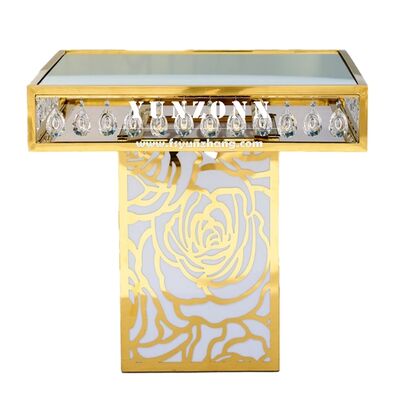 अच्छा दाम लक्जरी वेडिंग पार्टी फर्नीचर फैक्टरी मूल्य स्टेनलेस स्टील स्क्वायर रोज़ बेस मिरर ग्लास क्रिस्टल केक टेबल ऑनलाइन