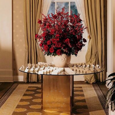 अच्छा दाम विल्टशायर गोल मेज के साथ टेम्पर्ड ग्लास और स्टेनलेस स्टील आधार होटल भोजन अनुप्रयोग के लिए आधुनिक डिजाइन ऑनलाइन