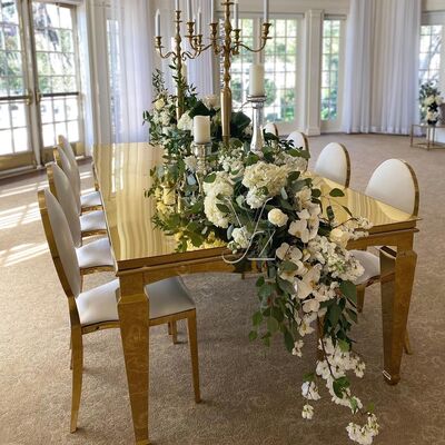 अच्छा दाम स्टेनलेस स्टील के आधार के साथ आधुनिक डाइनिंग टेबल सेट घर के लिए रेस्तरां होटल आउटडोर के लिए मंद ग्लास शीर्ष संगमरमर धातु से बना ऑनलाइन