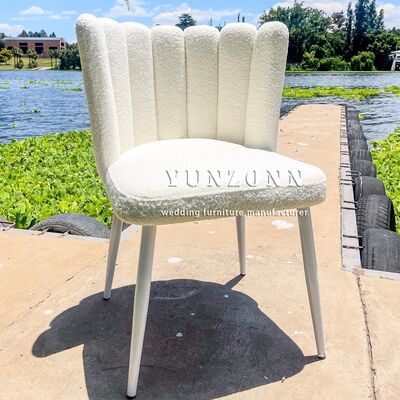 अच्छा दाम थोक सफेद टेडी मखमल लाउंज कुर्सी होटल के लिए स्टेनलेस स्टील की सुरुचिपूर्ण शादी समारोह सजावट ऑनलाइन