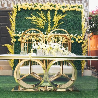 अच्छा दाम आधुनिक शैली स्टेनलेस स्टील फ्रेम वेडिंग डाइनिंग टेबल नई आउटडोर होटल फर्नीचर ग्लास और एमडीएफ के साथ पार्टियों और कार्यक्रमों के लिए ऑनलाइन